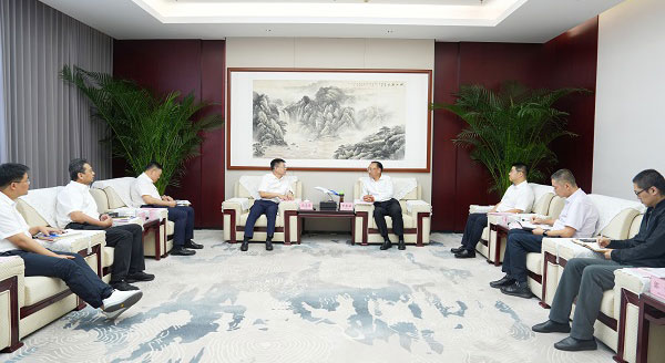 岳文彦一行拜访湖北机场集团党委书记、董事长李忠禄